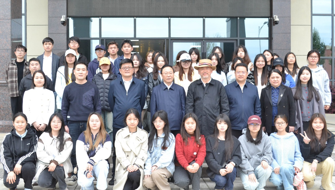 中央美术学院王华祥教授到beat365开展学术讲座