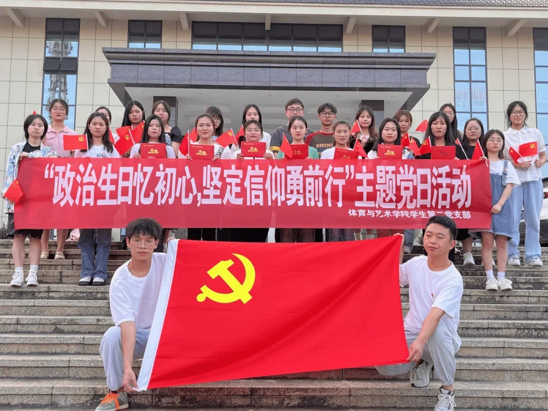 HeYingLiuNian.max-1600x1600.format-webp_