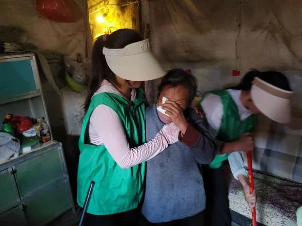 ZhiYuanZheAnWeiZhuNaiNai.max-1600x1600.f